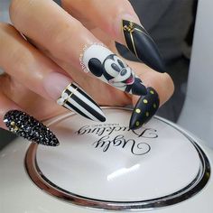 50 Halloween Nails: Spook Designs to Terrify and Delight Your Friends Scary Halloween Nails Design, Mickey Mouse Nail Art, Minion Nails, Halloween Nails Easy, Nail Art Halloween, Almond Stiletto