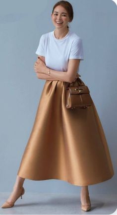 Taffeta Skirt Outfit, 2024 Skirt Trends, Black Taffeta Skirt, Japanese Fashion Women, Mom Daughter Outfits, Streetwear Ideas, Skirt Inspiration, Fall Streetwear, Taffeta Skirt