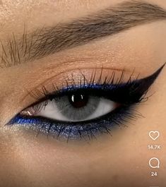 Makeup Look For Navy Dress, Blue Hoco Dress Makeup, Eye Show For Blue Eyes, Homecoming Makeup With Blue Dress, Hoco Makeup Dark Blue, Makeup Look For Dark Blue Dress, Formal Makeup For Navy Dress, Black And Blue Makeup Prom, Makeup For Blue And Silver Dress