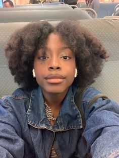 Short Blowout Hairstyles Black Women 4c, Middle Part Afro, Short Afro Hairstyles 4c Hair Dyed, Afro Ideas, Medium Afro, 4c Afro Hairstyles, Short Afro Hair, Short Afro Aesthetic, 4c Afro