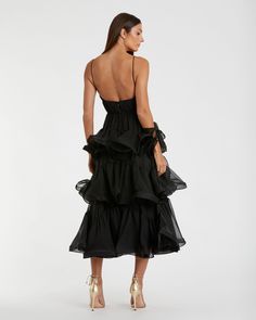 Faites tourner les têtes avec cette superbe robe à col en V à plusieurs niveaux. Avec son décolleté en V flatteur et son design à volants, cette charmante robe allie élégance avec une touche ludique.



 Ieena pour Mac Duggal


 Tissu Organza (100% polyester)




 Entièrement doublé




 Col en V


 Sans manches

 Bretelles fines

 Jupe en mousseline à volants

 Fermeture éclair dissimulée au dos


 Environ. 55" du haut de l'épaule à l'ourlet inférieur




 Disponible en B manque

 Modèle #68411 Party Dress With Ruffle Hem And Fitted Bodice, Elegant Evening Midi Dress With Ruffled Straps, Elegant Dresses With Ruched And Ruffled Straps, Cocktail Dress With Ruffle Hem And Fitted Bodice, Party Midi Dress With Ruffled Fitted Bodice, Chic Evening Dress With Voluminous Skirt, Tiered Ruffled Evening Dress, Tiered Ruffled Skirt Evening Dress, Midi Wedding Dress With Ruffled Skirt