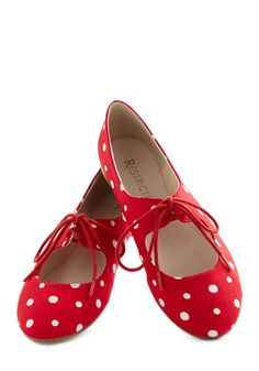 Polka Dot Flats, Polka Dot Shoes, Pretty Shoes, Mary Jane Shoes, Heel Pumps, Red Shoes, Vintage Shoes, Beautiful Shoes