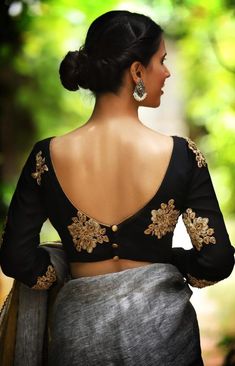 ब्लाउज बैक नेक डिजाइन, Saree Inspiration, Black Blouse Designs, Sleeveless Blouse Designs, Saree Jackets, Cotton Blouse Design, Desi Outfits, Sari Design, Backless Blouse Designs