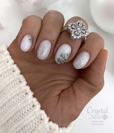 Experience the blend of winter's soft snow and the promise of spring's bloom with this nail design, featuring white and silver glitter nails adorned with delicate black botanical art. Perfectly representing February's transition, it offers a hint of sparkle amidst the wintry tones. Click to see more and get inspired!via@nailcocktail Nails For Nyc, White Xmas Nails, February Nail Colors, Snow Nails, Designs For Short Nails, December Nails, Nail Color Trends