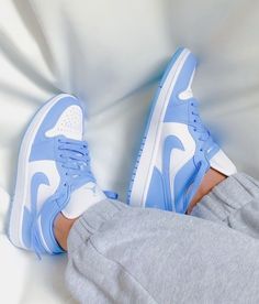 Sepatu Air Jordan, Trendy Shoes Sneakers, Nike Shoes Girls, Preppy Shoes, Jordan Shoes Girls, Custom Nike Shoes, All Nike Shoes, Grunge Nails, Nike Shoes Jordans