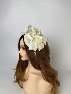 Vintage inspired ivory derby fascinator hat with flower and feathers decoration can be worn at weddings, cocktail parties, costume parties, Halloween, tea parties, fashion shows, carnivals, and derby events to stand out from the crowd. Wonderfully crafted and beautifully constructed. Our fascinators are of the highest quality.  Features:  -100% handmade -Sinamay and feather material -6-inch diameter base, 7" diameter including decoration -Attaches through a fixed alligator hair clip to ensure it White Gatsby Style Fascinator For Party, Elegant Fitted Cream Hair Accessories, Feathered Top Hat For Kentucky Derby Wedding, Curved Brim Mini Hat With Feathers For Wedding, Wedding Fascinator With Feathers In Beige, Wedding Mini Hat With Feathers And Curved Brim, Feathered Curved Brim Costume Hat For Wedding, Feathered Wedding Costume Hat With Curved Brim, Feather Hair Accessories For Wedding And Kentucky Derby