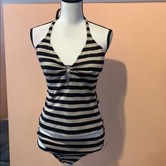 Tankin By Apt 9 - Top Nwot And Bottoms Nwt. Both Pieces Size 12. Shimmery Gold. 2000s Tankini, Y2k Bathing Suit, Bohemian Bathing Suit, Swimming Outfits, Black And White Swimsuit, Downtown Outfits, Black Bandeau, Floral One Piece Swimsuit, Cute Bathing Suits