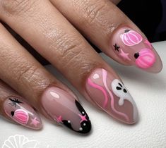 Halloween Nail Designs Pink And Black, Halloween Nails Pink Simple, Black And Pink Halloween Nails, Pink Fall Nails Designs, Pink Halloween Nails Acrylic, Pink Halloween Nail Designs, Pink Spooky Nails, Cute Spooky Nails, Pink Fall Nails