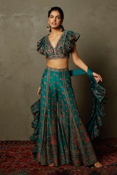 Shop for these amazing collections of Green Palazzo Shell 100% Silk Pomegranate Blouse Gharara Set For Women by RI.Ritu Kumar online at Aza Fashions. Classy Gowns, Deb Dresses, Ritu Kumar, India Dress, Set Saree, Indian Saree Blouses Designs, Party Wear Lehenga, Unique Blouse