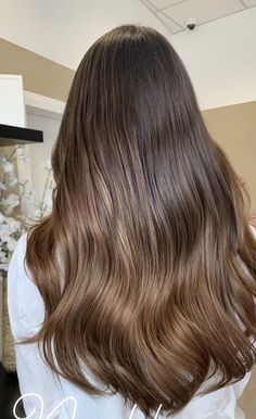 Glazed Brunette Hair, Glossy Brunette, Brown Hair Inspo, Brunette Hair With Highlights, Hairstyles For Layered Hair, Brown Hair Balayage, Short Hair Balayage, Hair Dye Colors