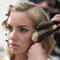 YES YES & YES!  How-To Cheat Finger Waves! #retroglamclothing #pinup… Finger Wave, Hair Colorful, Finger Waves, Retro Hairstyles, Vintage Hair, Professional Hair, Vintage Hairstyles