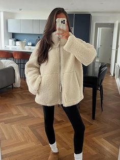 White Zipper Faux Fur Lapels Jacket Decoration: Zippers Collar: Turn-down Collar Hooded: No Craft of Weaving: knit Ugg Beige, Outfit Ugg, Mode Mantel, Chique Outfit, Ladies Short Jackets, Stand Collar Jackets, Chic Shirts, Womens Thermal, Winter Chic