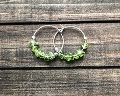 💚 Peridot is known for opening and balancing the heart chakra 💚 Peridot represents taking control and responsibility for your own life by letting go of negative emotions. 💚 Opening the heart chakra reduces stress, anger, and guilt, and increases confidence and joy. - 1 Inch Sterling Silver Sparkle Hoops - 3-6mm Natural Peridot - 3mm Sterling Silver Accent Beads SIGN UP FOR THE MAILING LIST! www.crystalminded.net/signup Thanks for shopping! https://www.etsy.com/shop/CrystalMinded Raw Crystal Jewelry, Small Hoop Earrings, Labradorite Bracelet, August Birthstone Jewelry, Energy Bracelets, Healing Crystal Jewelry, Earrings Crystal, Ruby Jewelry, Chakra Crystals