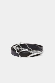 The rodebjer shell belt is made in italy from pure leather and features a metal buckle in the shape of a sea shell. color: black/silver 100% leather shell shaped buckle Friends In New York, Shell Belt, Rolled Jeans, Make Fashion, Shell Color, Phone Shop, Scandinavian Minimalism, A Perfect Circle, A Sea