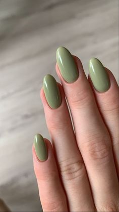 Green Nail Polish, Simple Gel Nails, Green Nail, Soft Nails, Classy Nails, Chic Nails