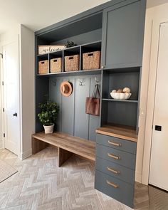 mudroom inspiration for home design Mudroom Cubbies, Mudroom Bench Ideas, Mudroom Cabinets, Mudroom Lockers, Mudroom Organization, Mudroom Ideas