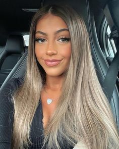 hair colour Natural Looking Balayage Blondes, Cold Blonde Hair Ash, Dark Hair Blonde Balayage, Blonde Platine, Rubio Natural, Ash Ombre, Hair 2025, Blond Highlights, Blonde Hair With Roots