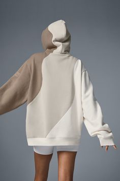 Smile and wave. Crafted from the same soft on the outside, fleecy on the inside French terry fabric as our best-selling Accolade essentials, this oversized hoodie turns heads and keeps you cozy from studio to street. Done in a neutral palette that looks fresh in every season, and finished with a seamed wave pattern that looks even better with the matching sweatpants. Cotton Pants Men, Athletic Attire, Smile And Wave, Men Street Fashion, Make Waves, Sports Hoodies, French Terry Fabric, Back Women, Selling Clothes