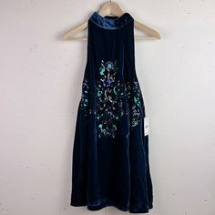 New! With Tags. Free People Jill’s Velvet & Sequin Mini Swing Dress. Size Xs. Navy Blue Velvet With Sequin Design Front & Back. High Neck With Covered Buttons. Approximately 20.5” Pit To Pit Approximately 32.5” Length (Where Shoulder Would Be To Hem) A1 Blue Sleeveless Mini Dress For Fall, Navy Blue Velvet, Sequin Design, Sequin Mini, Blue Velvet, Covered Buttons, Swing Dress, Sequin, High Neck