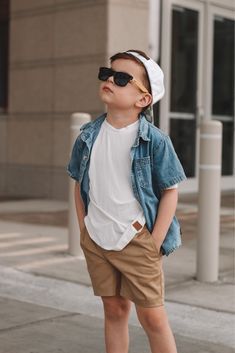 Boys Holiday Outfits Summer, Spring Boys Outfits, Boys Fashion 2024, Toddler School Outfits Boy, Back To School Boy Outfits, Toddler Boy Summer Outfits Casual, Boys Spring Picture Outfits, Toddler Boy School Outfits, Elementary Boy Outfits