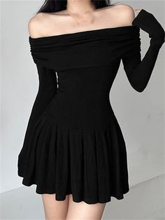 Material: Synthetic Fiber
Neckline: Slash Neck
Sleeve Style: Regular
Style: Sexy & Club
Waist Type: Empire
Fabric Type: Polyester
Age: Middle Age
- Y2k Party, Black Off Shoulder, Pleated Dress, Off Shoulder, Slim Fit, Mini Dress, Long Sleeve, Black