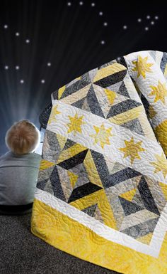 Learn to make this Easy Simple Summer Stars Picnic Quilt. Jenny demonstrates how to make a beautiful Summer Stars picnic quilt using 2.5 inch strips of precut fabric. Summer In The Park, Picnic Quilt, Stars Quilt