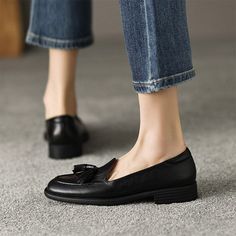 These loafers are designed in a timeless, minimal silhouette, so you'll be sure to wear them often. Made from soft leather, soft bottom that ensure all-day comfort. Wear yours with tailoring and denim alike. Color: Brown/BlackMaterial: SheepskinLining: PigskinInsole: Cow Leather (Unmovable）Sole: RubberHeels: 3 cm/1.18"Weight: 0.28kg Each Shoes (measured size 8.5)Fit: Medium to Wide, Runs Normal.Origin: Made in China Production Time: About 5-7 days (Any exceptional case will email you, Please pay Business Casual Tassel Loafers With Round Toe, Tassel Loafers With Rubber Sole And Round Toe, Office Tassel Loafers With Rubber Sole And Round Toe, Office Tassel Loafers With Leather Footbed, Closed Toe Tassel Loafers With Rubber Sole For Fall, Fall Tassel Loafers With Closed Toe And Rubber Sole, Office Tassel Loafers With Leather Footbed And Round Toe, Office Slip-on Tassel Loafers With Leather Footbed, Business Casual Tassel Loafers With Leather Footbed