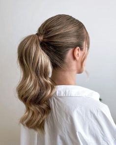 Ponytails are great for many eventsbut wearing them well can be challengingHere are 50 medium length ponytail hairstyles to try. Simple Wedding Ponytail Hairstyles, Middle Part Ponytail Bridesmaid, Simple Ponytail Wedding Hair, Pony Tailed Hairstyle Bridal, Fancy Curled Ponytail, Bridal Ponytail Medium Length, Party Hair Ponytail, Formal Sleek Ponytail, Sleek Volume Ponytail