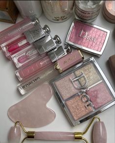 Profumo Victoria Secret, Koleksi Makeup, Summer Vision, Designer Makeup, Dior Aesthetic, Dior Girl, Makeup Tip, Makeup Bag Essentials, Smink Inspiration