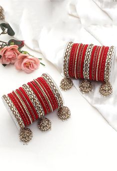 Red Bollywood Bangle With Meenakari, Festive Red Bollywood Bangle, Red Cutdana Bangle For Wedding, Heavy Red Wedding Bangle, Festive Red Kundan Bangle