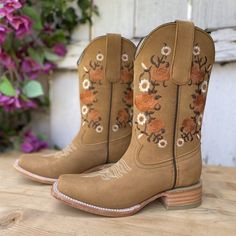 The price INCLUDES taxes and shipping anywhere in the United States.
This is the SB-Flores combo for women, a honey-colored set that has become the public's favorite thanks to its nubuck material and an iconic floral embroidery, present on both the boots and the 1.5-inch wide belt. The boots, with a 10.5" shaft height, cowhide sole, and leather lining, combine perfectly with the matching belt, standing out for their design and quality craftsmanship. Made in Mexico, this combo not only enhances Boots Vaqueras, Cute Cowgirl Boots, Boot For Women, Colored Boots, Embroidered Boots, Country Boots, Cute Pants, Western Boots Women, Leather Cuts