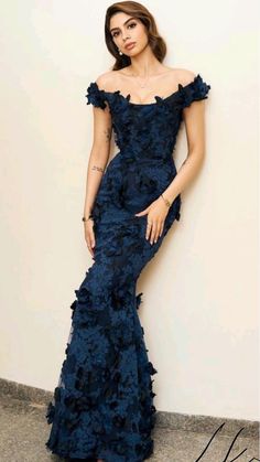 Khushi Kapoor Outfits, Royal Blue Dress Casual, Masquerade Ball Dresses, Formal Attire For Women, Khushi Kapoor, Brothers Wedding, Fallon Carrington, Soiree Dresses, Tea Dresses