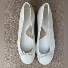 New Without Tags, Aerosoles Flats, Comfortable But Not For Wide Feet. They Have A Narrow Fitting And Are A Size 9m With A Cushioned Heal And Non Slip. Leather Upper, With Scalloped Trim Border Around Shoes. These Are Super Cute! *Off White, Cream Colored* Aerosoles Shoes, Cream Style, Scalloped Trim, Shoes Comfortable, Comfortable Flats, Flat Color, White Cream, Casual Fall, Flat Shoes Women