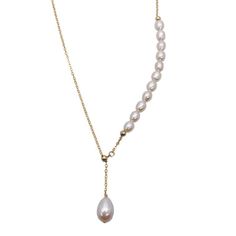 This freshwater pearl necklace is a perfect gift for any occasion, especially for your bride. The delicate bridal necklace is a symbol of everlasting love. This gold pearl necklace is the perfect addition to your jewelry collection. Our gold chain necklaces are delicate and elegant, and will make any outfit look classy. 👌 M A T E R I A L • Gold-plated Brass• Freshwater Natural Pearls, small pearls 5mm in diameter; big pearls 7-8mm in diameter• This product is hypoallergenic (nickel free) and ta Pearl Gold Chain, Gold Chain Necklaces, Big Pearl, Gold Pearl Necklace, Retro Jewelry, Freshwater Pearl Necklace, Pearl Pendant Necklace, Freshwater Pearl Necklaces, Gold Chain Necklace