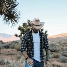 Resistol Amarillo Sky Palm Leaf Hat Casual Wide Brim Plaid Hat, Casual Straw Hat For Rodeo, Casual Fedora For Rodeo, Casual Brimmed Hat For Ranch, Casual Fedora With Curved Brim For Ranch, Casual Wide Brim Fedora For Ranch, Casual Fedora For Ranch, Cowboy Hat Outfit Men, Western Hat Styles