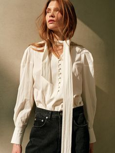 This is LOEUVRE’s clean and neat knit featuring a subtle striped texture. This tie blouse stands out with its V-neckline and voluminous sleeves, creating a feminine and stylish look. It can be worn as a standalone blouse, and with the detachable tie, you have the option to style it with ribbons, scarves, and more for versatile looks. - Ideal for daily wear- Pair it with various bottoms to create different looks- The detachable tie offers styling versatility Blouse With Tie Neck, White Wrap Blouse, Voluminous Sleeves, Elegant Blouses, Puff Sleeve Blouse, W Concept, Tie Blouse, Neck Lace, Wrap Blouse