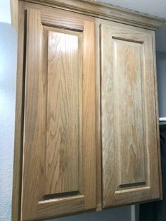 an unfinished kitchen cabinet with wood grained finish on the top and bottom paneling