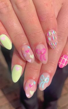 Cute Floral Nail Designs, Cute Gel Nails Simple, Girly Acrylics, Bow Nail Ideas, Simple Nail Art For Short Nails, Short Bow Nails, Nail Inspo Preppy, Cute Bow Nails, Cheer Nails