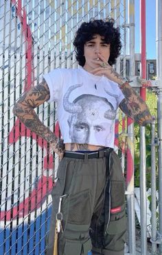 Gifts For Tomboy, Vasiliki Halastaras, Bi Vibes, Guy In Crop Top, Masc Girl, Masc Outfit, Outfits For Short Women, Butch Fashion