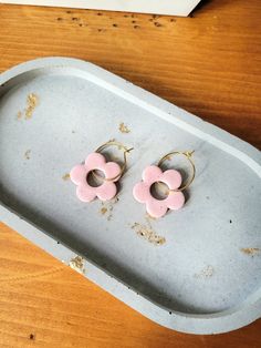 Handmade speckled pink flower dangle earring. Polymer clay daisy flowers with gold toned hoops.  Also available with silver toned hoops. Polymer clay earrings are very lightweight and comfortable to wear. Hoops are lead and nickel free. The hoops open and close with a push latch. Hoops are stainless steel. They are hypoallergenic and lead and nickel free. * MEASUREMENTS * Approx. 2.5cm x 2.5cm Including hoop: 3.5cm * CARE TIPS * - Keep in a dry place, out of direct contact with oils, creams, per Pink Flower Shaped Hoop Earrings As Gift, Pink Flower-shaped Hoop Earrings For Gift, Pink Flower Shaped Hoop Earrings For Gift, Everyday Pink Flower Earrings, Pink Flower Earrings For Everyday Wear, Pink Flower Jewelry For Everyday, Polymer Clay Earrings Flowers, Pink Clay Earrings, Spring Earrings