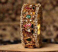 Stone Bangles Gold Designs, Stone Bangles Gold, Handmade Jewelry Ideas, Bangles Collection, Stone Bangles, Kundan Bangles, Antique Gold Jewelry Indian, Bangles Gold