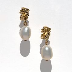 Modern, edgy and elegant, these AAA grade freshwater pearl drop earrings feature dramatic crushed earring studs. The studs are gold plated and treated with an anti tarnish coating, and are nickle free. We've tested these by wearing daily for 2 weeks, with no damage to the finish and no adverse skin reaction. We advice removing plated jewelry when showering, swimming, applying hairsprays etc. Overall length of earrings is approx. 26 mm. See all measurements and details below and contact me with a Tarnish-resistant Pearl Drop Earrings, Gold Drop Pearl Earrings For Party, Gold Drop Pearl Earrings With Charm, Baroque Pearl Drop Earrings In Gold, Arrow Jewelry, Freshwater Pearl Drop Earrings, Earring Studs, Pearl Earring, Pearl Earrings Dangle