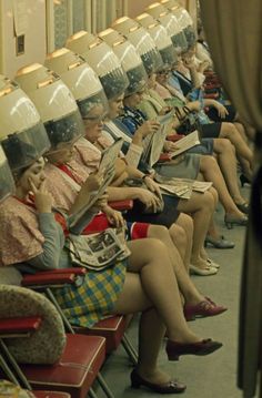 Remember when 1960’s Hair, 1960s Hair, Patras, Mary Quant, Beauty Parlor, People Sitting, Diy Vintage, The Good Old Days, Mode Vintage