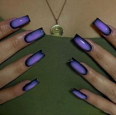 There's a new beauty trend taking over Instagram and it's absolutely stunning. Say hello to "quartz nails". Black And Purple Nails, Cosmic Nails, Mail Inspo, Dark Purple Nails, Aura Nails, Purple Acrylic Nails, Magic Nails, Purple Nail, Makijaż Smokey Eye