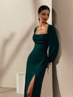 Square Line Dress, Elegant Puff Sleeve Dress, Dresses With Square Necklines, Dress With Built In Corset, Work Gala Dress, Dress Bodice Ideas, Classy Cocktail Outfits, Square Neckline Dress With Sleeves, Elegant Dresses With Sleeves