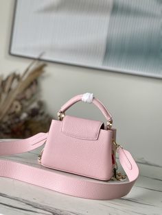 Pink Mini This Capucines mini handbag has metal and resin links interlocking for a playful twist on a classic design with a removable chain. Taurillon leather has a lustrous look, and the flap is placed on the inside to reveal the logo. Dimensions: 21 x 14 x 8 cm Designer Top Handle Bag With Chain, Luxury Chain Bags As Gift, Luxury Chain Bag As Gift, Luxury Pink Bag With Chain Detail, Luxury Pink Bag With Chain, Louis Vuitton Yayoi Kusama, Louis Vuitton Capucines, Louis Vuitton Pink, Lv Purse