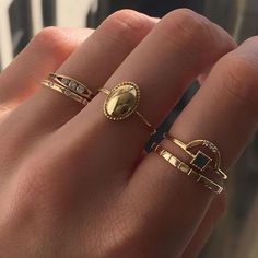 Gorgeous Rings, Gold Bar Earrings, Dope Jewelry, Retro Jewelry, Classy Jewelry, Jewelry Lookbook, Pretty Rings, Bar Earrings, Pretty Design