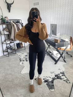 Cropped Cardigan Outfit, Black One Piece Jumpsuit, Black Jumpsuit Outfit, Jumpsuit Outfit Casual, Cute Lazy Outfits, Jumpsuit Outfit