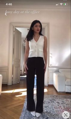 Casual Dress Pants Outfits Women, Business Trendy Outfits, Investment Banking Women Outfit, Law Internship Outfits Summer, Fashion Internship Outfit, Politician Aesthetic Outfits, Anti Corporate Outfits, Office Job Outfits Summer, Work Outfits Genz