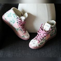 A Brand New Pair Of Coach Floral High Top Sneakers, With Sparkly Pink Sole. Lookd Like Painted On Art; Multi-Colored, Base Is Gray, Pink, Green, Muted Sky Blue, White, Brownish/ Purple. Pink Leather High-top Sneakers With Vulcanized Sole, Pink Lace-up Custom Sneakers With Vulcanized Sole, Pink Lace-up High-top Sneakers With Rubber Sole, Pink High-top Custom Sneakers With Vulcanized Sole, Pink Leather High-top Sneakers With Round Toe, Pink High-top Sneakers With Vulcanized Sole, Pink Flat Sneakers With Laces, Pink Leather High-top Custom Sneakers, Pink Casual Custom Sneakers With Vulcanized Sole